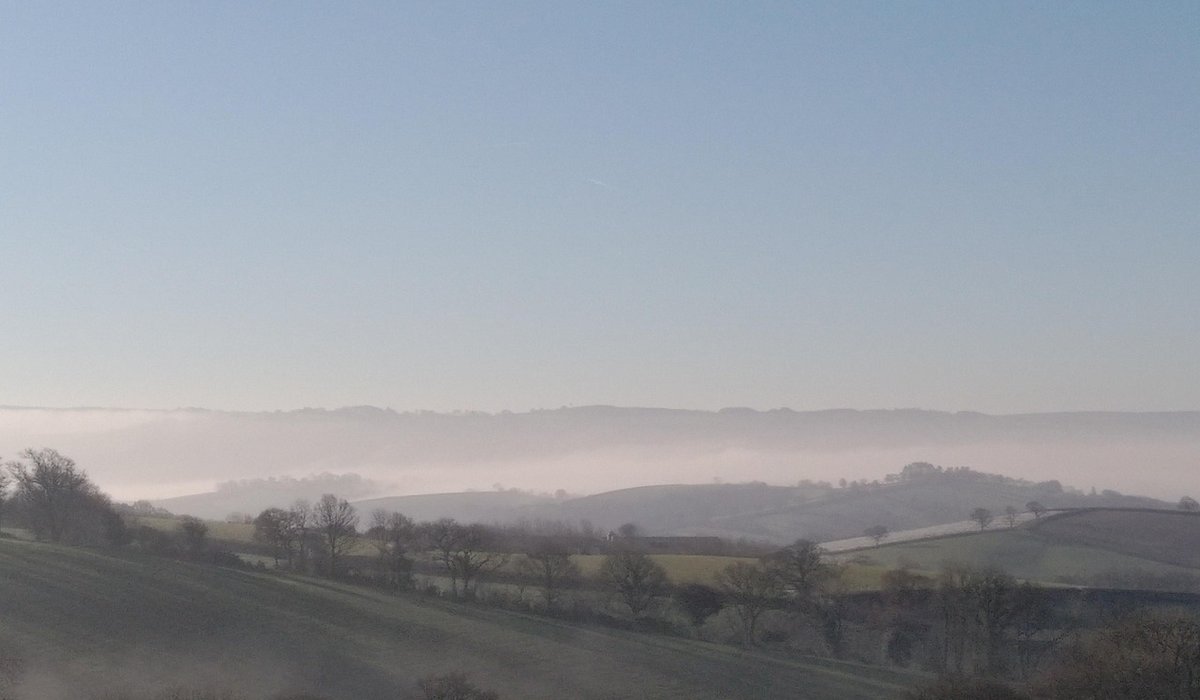 Planning a Gentle Circular Walk Through a Quiet Valley